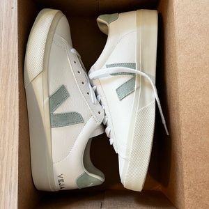 VEJA Campo Sneakers